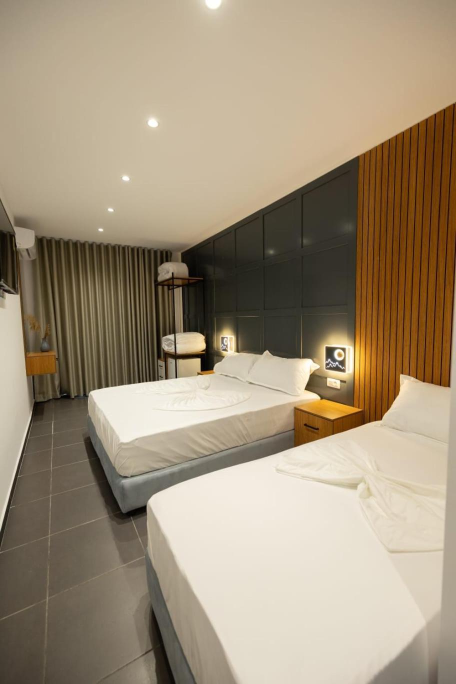 Aglon Twin'S Hotel Vlore Exterior photo