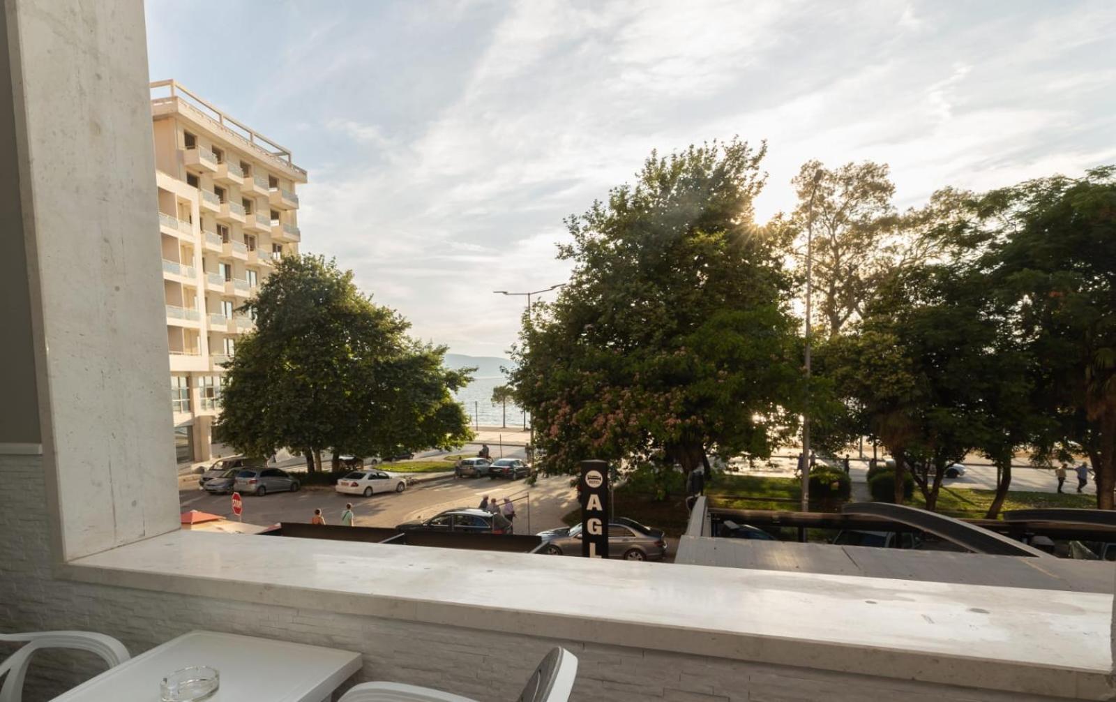 Aglon Twin'S Hotel Vlore Exterior photo