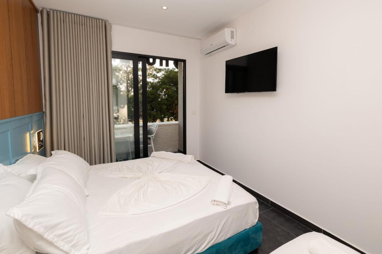 Aglon Twin'S Hotel Vlore Exterior photo